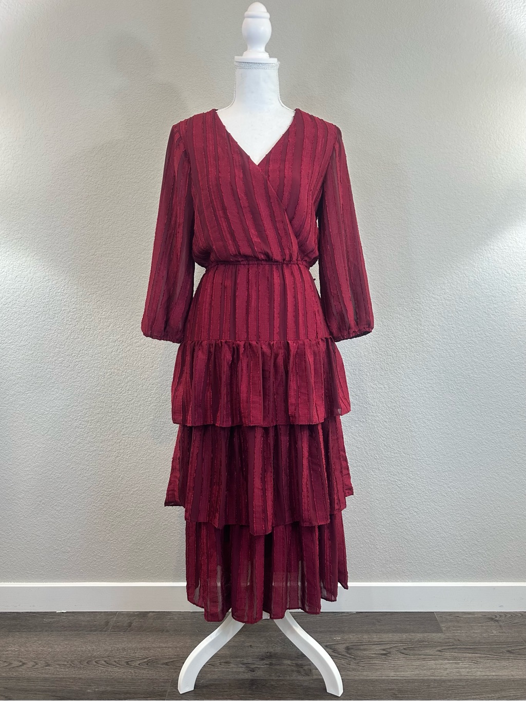 Melonie T Womenâs Burgundy Tiered Ruffle Midi Dress Shifli Stripe - Size 6